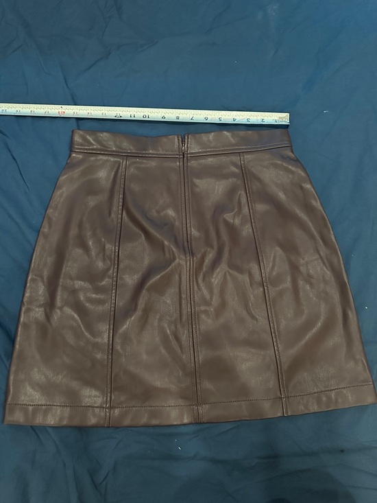 Banana Republic Faux Leather Mini Skirt Burgundy Size 8 - Picture 6 of 6